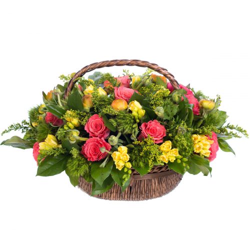Цветочная композиция в корзине «Весенний сон»