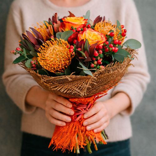 Флористический букет «Огненное сияние»